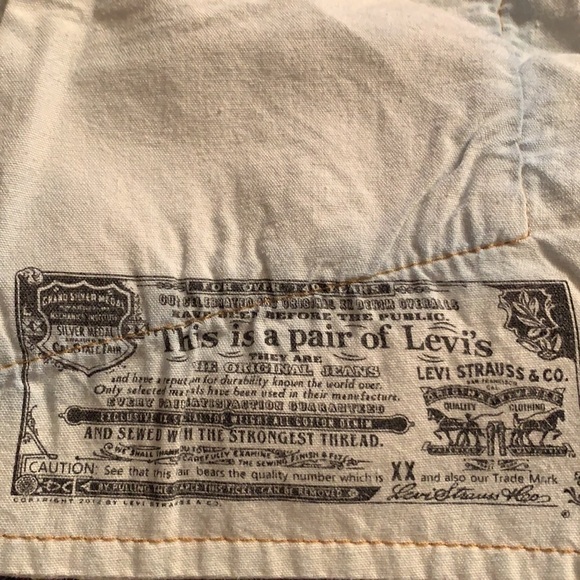 LEVIS CUTOFF RAW HEM SHORTS HIGH RISE 501 BUTTON FLY SIZE 29 - Picture 6 of 7